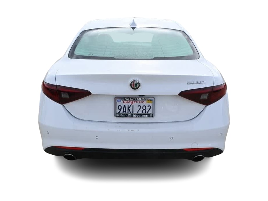 Thumbnail: 2021 Alfa Romeo Giulia - 4