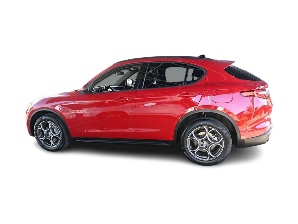 Thumbnail: 2023 Alfa Romeo Stelvio - 3