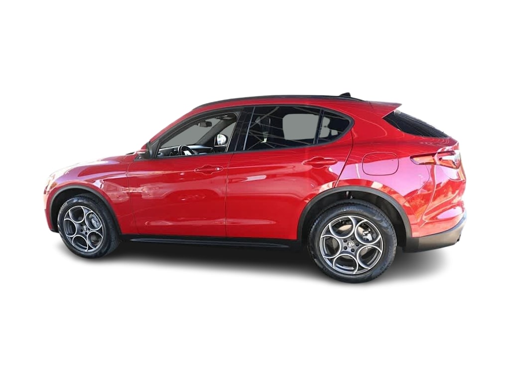 Thumbnail: 2023 Alfa Romeo Stelvio - 3