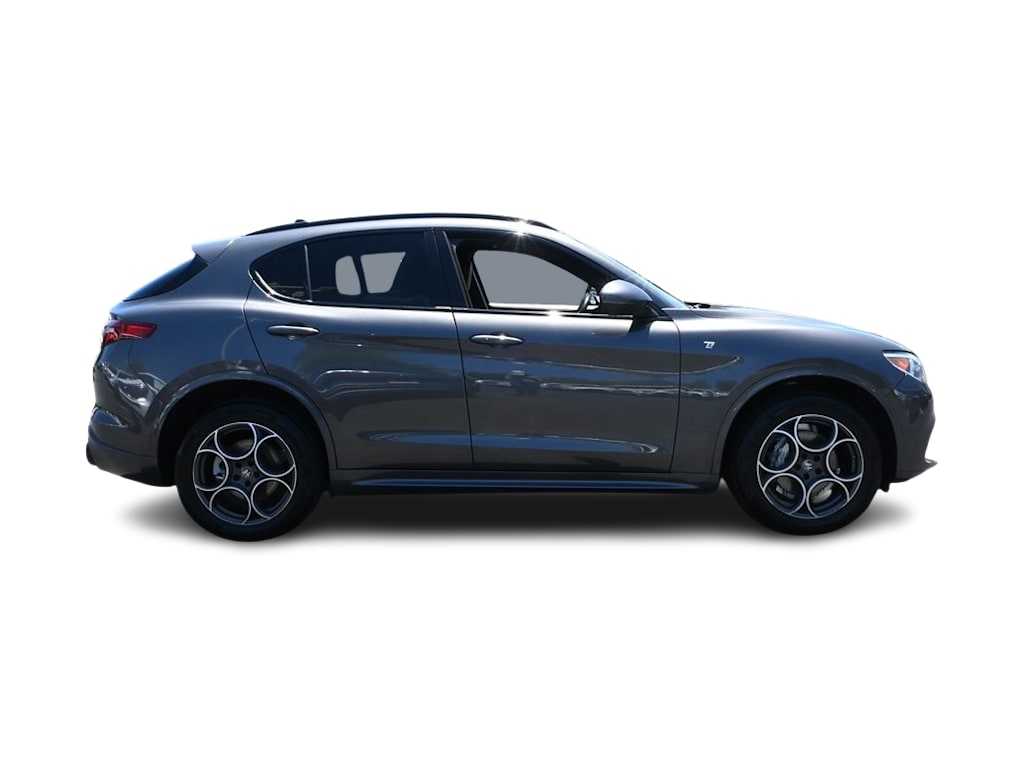 Thumbnail: 2023 Alfa Romeo Stelvio - 18