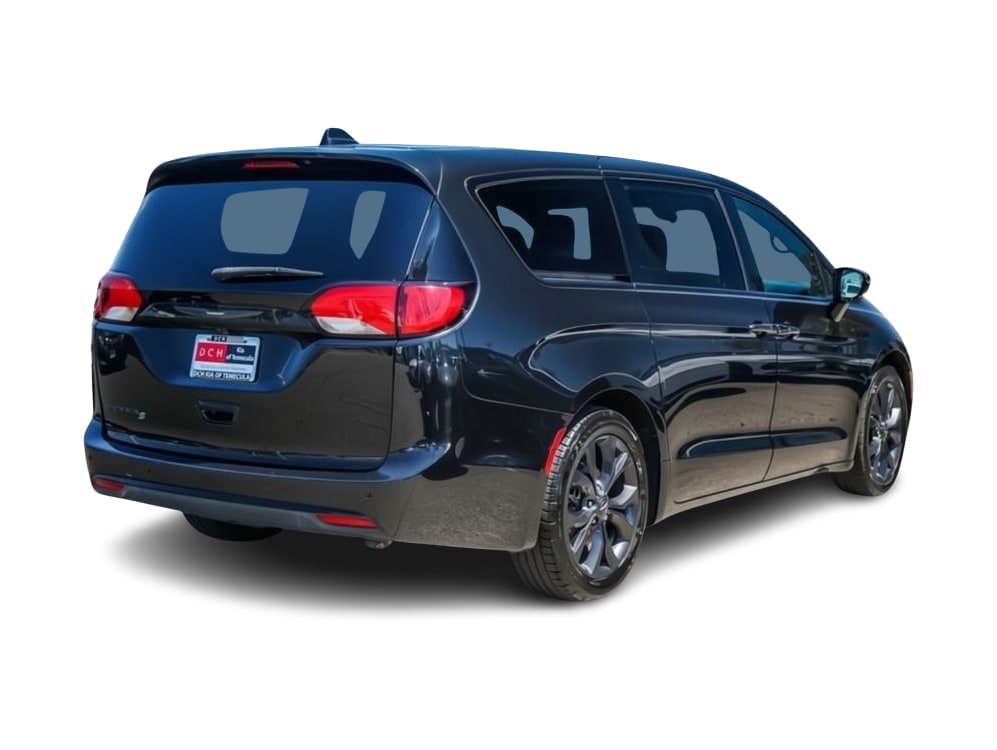 Thumbnail: 2019 Chrysler Pacifica - 17