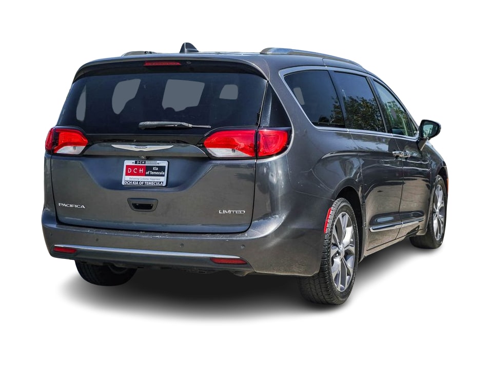 Thumbnail: 2017 Chrysler Pacifica - 18