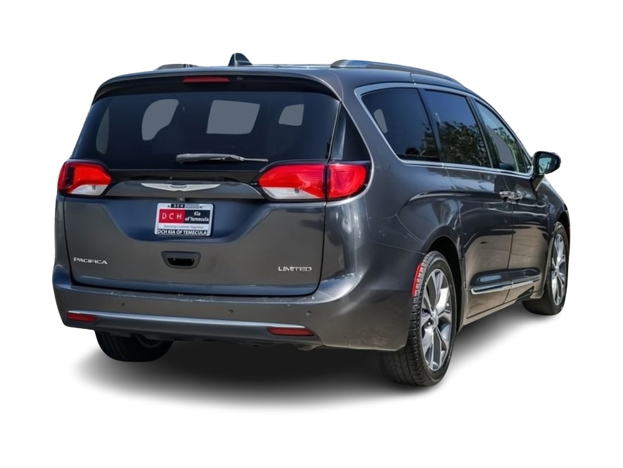 Thumbnail: 2017 Chrysler Pacifica - 18