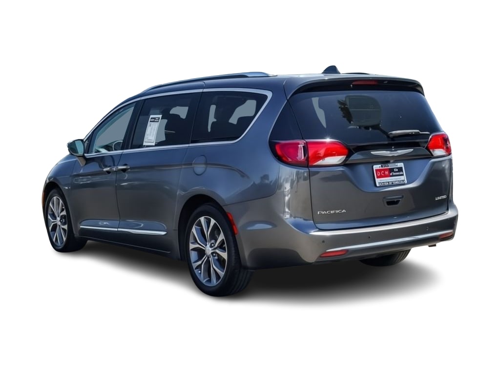 Thumbnail: 2017 Chrysler Pacifica - 3