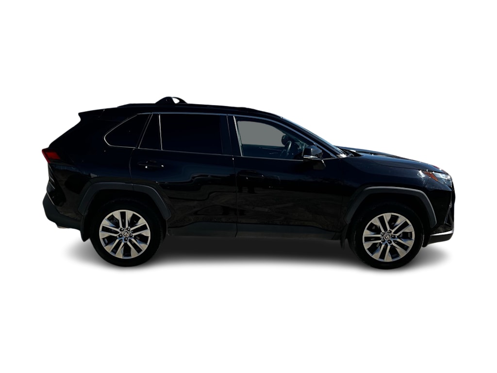 2022 Toyota RAV4 XLE Premium 16