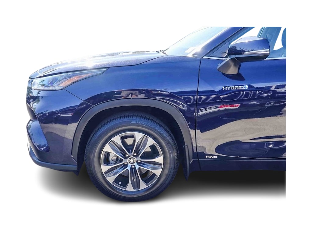 Thumbnail: 2021 Toyota Highlander - 18