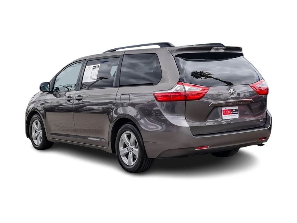 Thumbnail: 2015 Toyota Sienna - 3