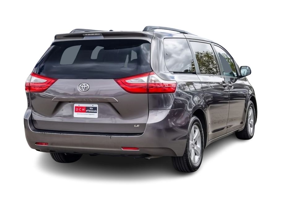 Thumbnail: 2015 Toyota Sienna - 17