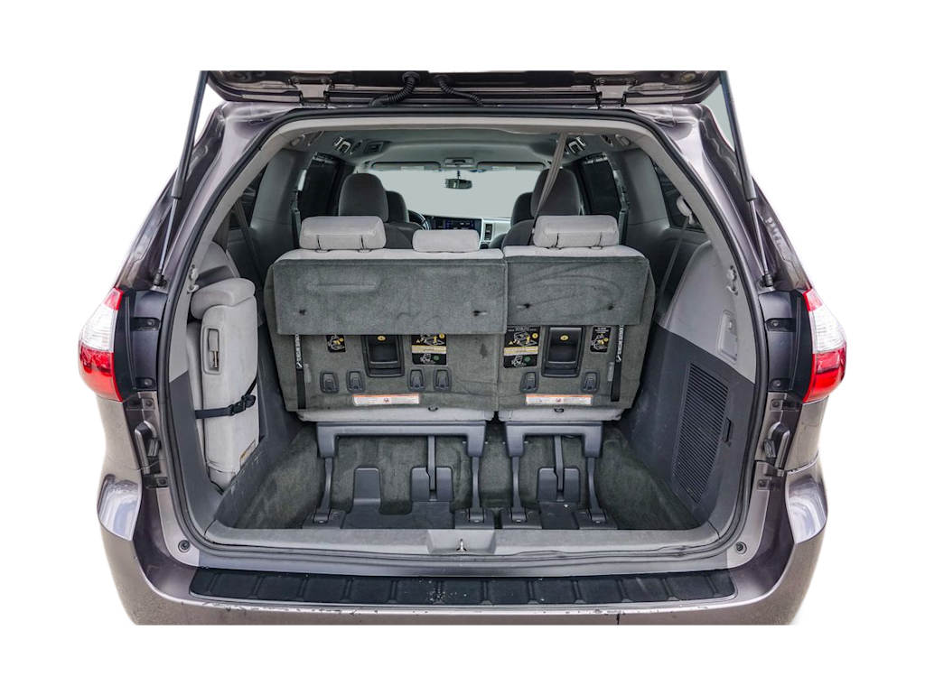 Thumbnail: 2015 Toyota Sienna - 15