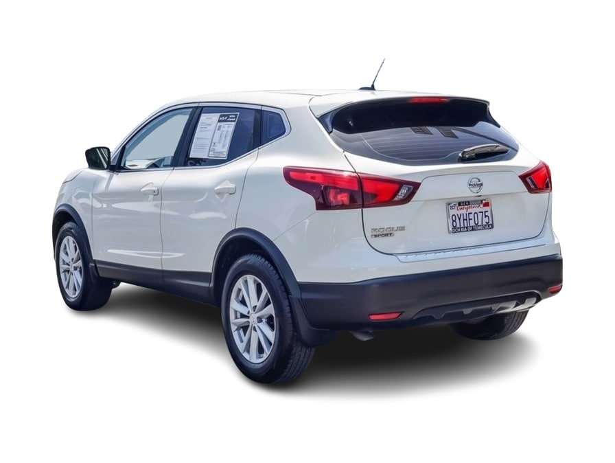 Thumbnail: 2017 Nissan Rogue Sport - 3