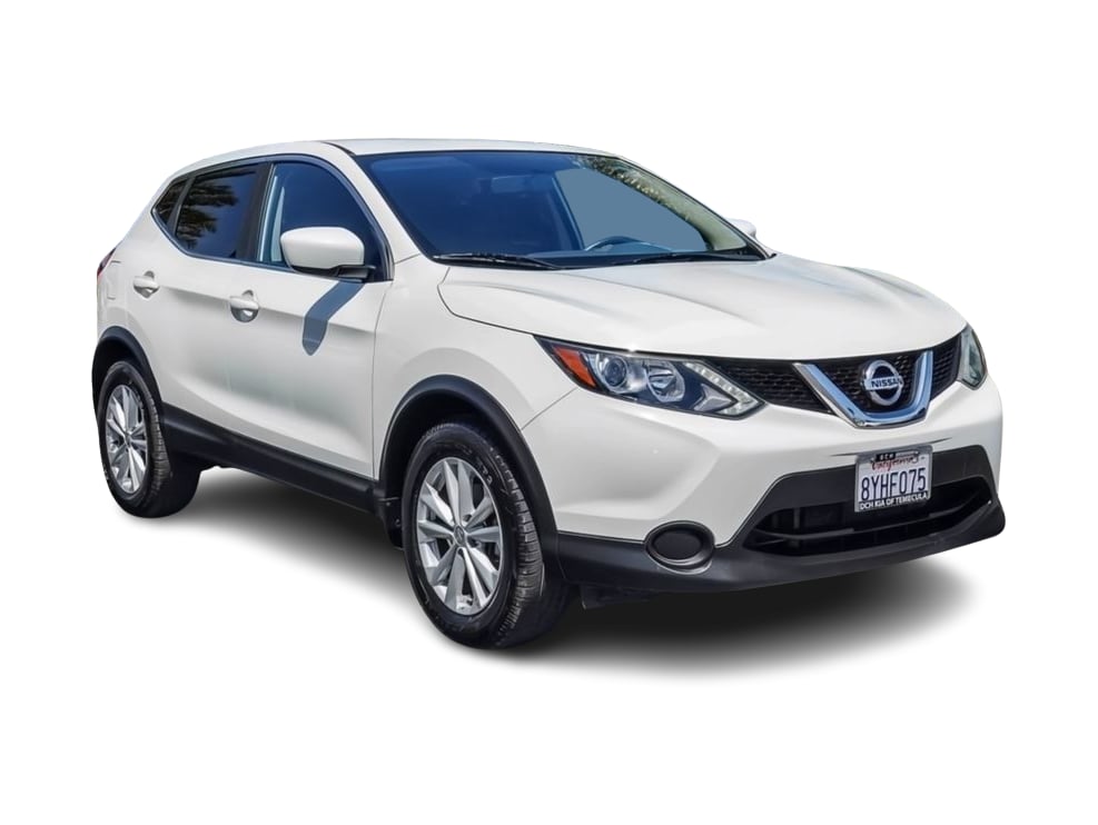 Thumbnail: 2017 Nissan Rogue Sport - 17