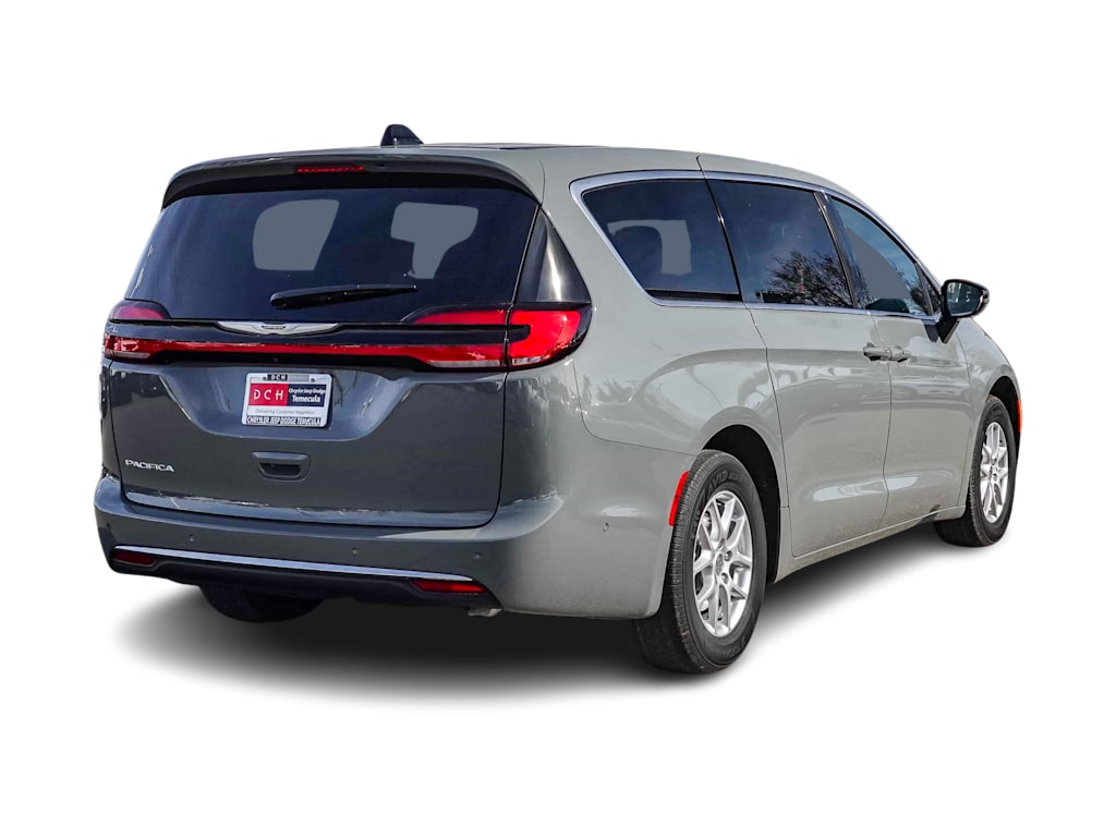 2025 Chrysler Pacifica Select 18