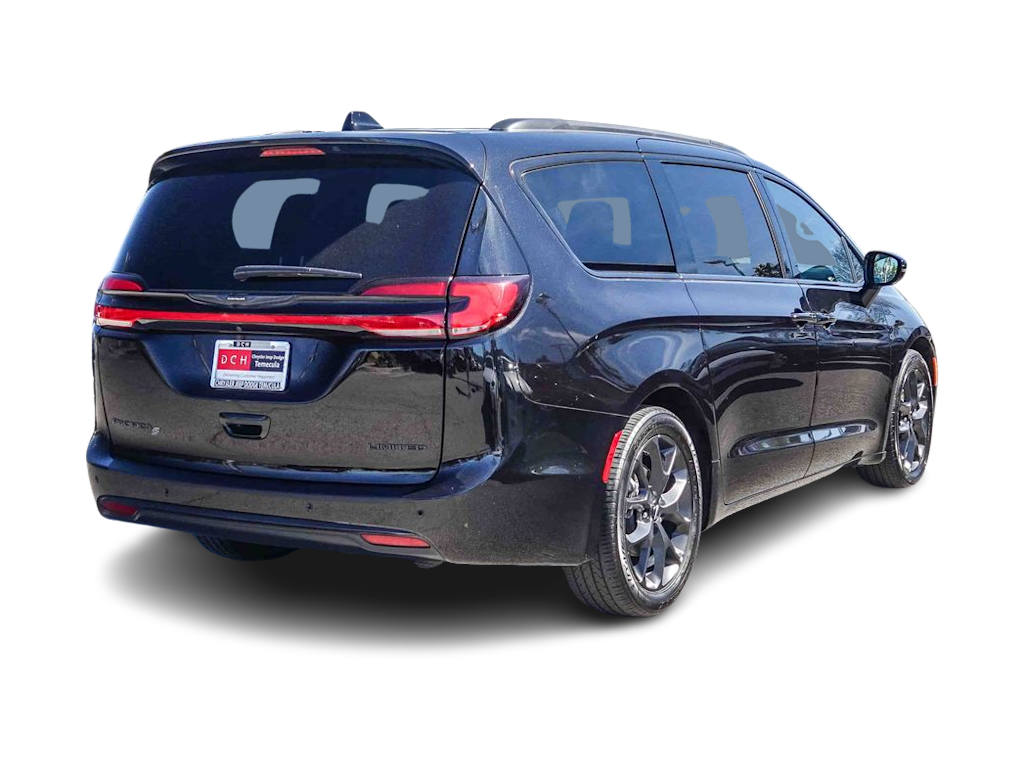 Thumbnail: 2025 Chrysler Pacifica - 17