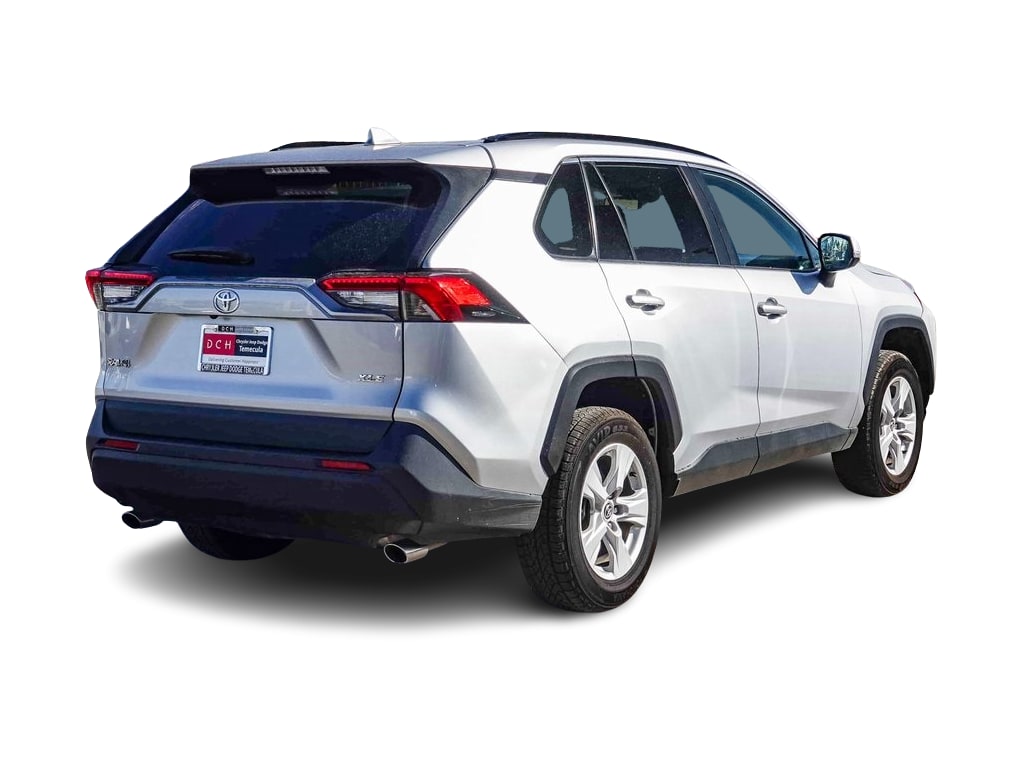 2021 Toyota RAV4 XLE 18