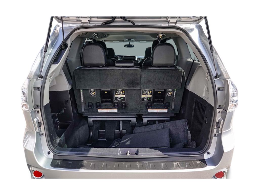 Thumbnail: 2015 Toyota Sienna - 16