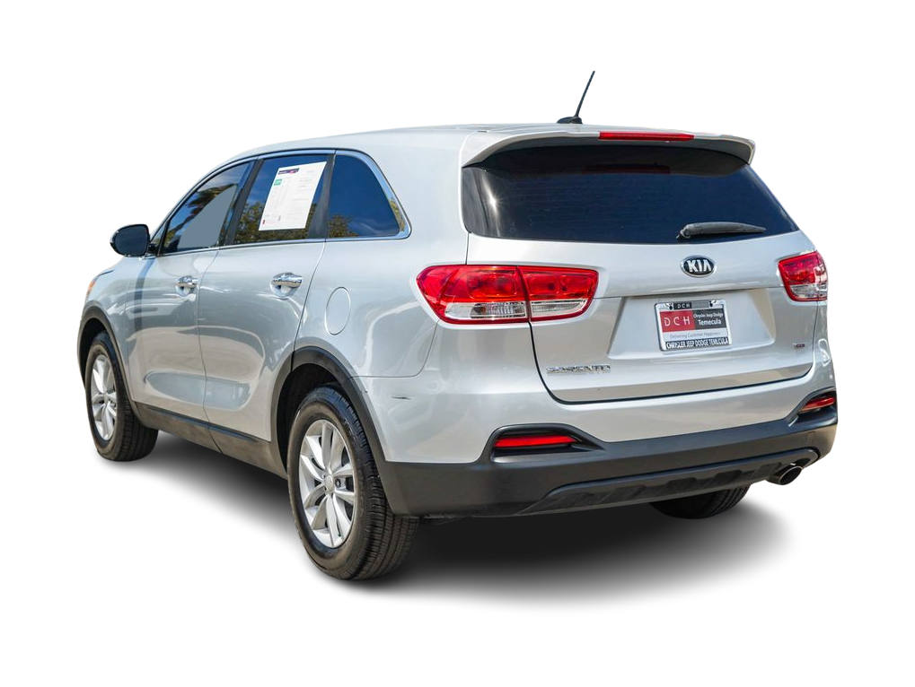 Thumbnail: 2017 Kia Sorento - 3