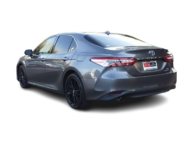 2019 Toyota Camry XLE 3