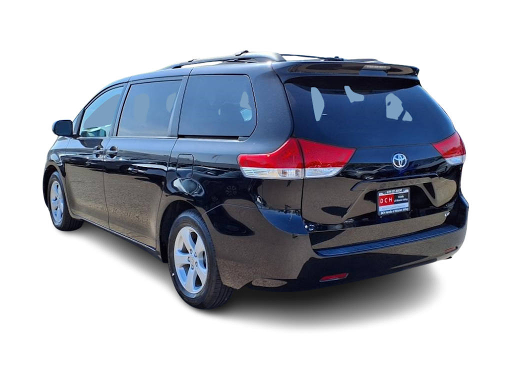 2012 Toyota Sienna LE 4