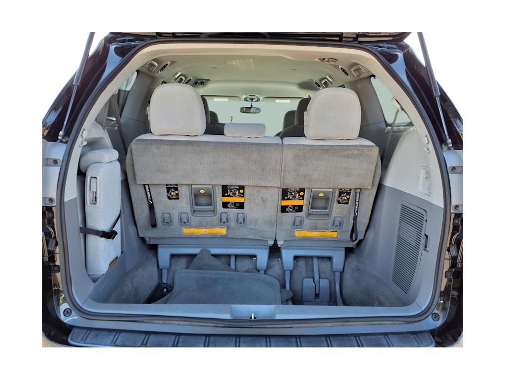 2012 Toyota Sienna LE 13