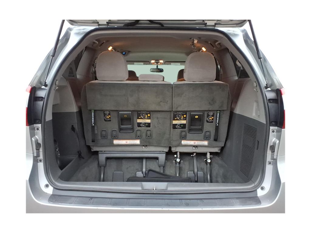 Thumbnail: 2017 Toyota Sienna - 12