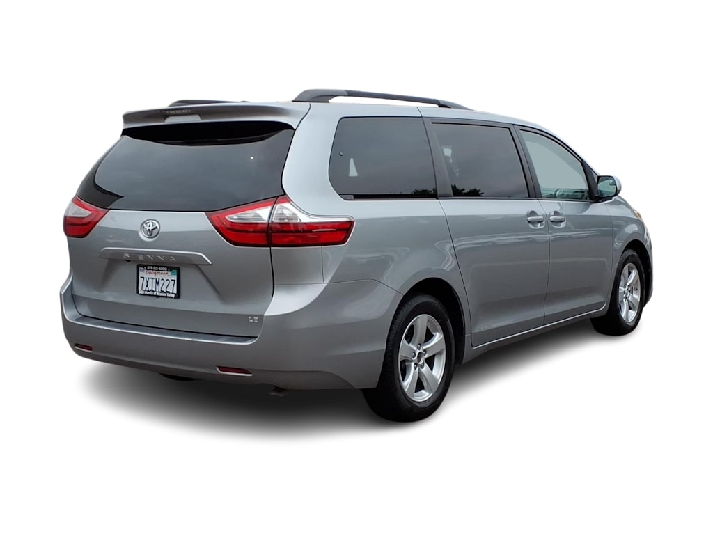 Thumbnail: 2017 Toyota Sienna - 14