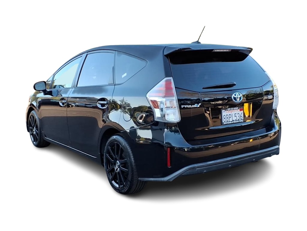 Thumbnail: 2017 Toyota Prius v - 3