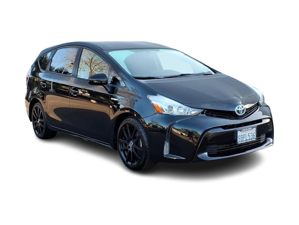 Thumbnail: 2017 Toyota Prius v - 12