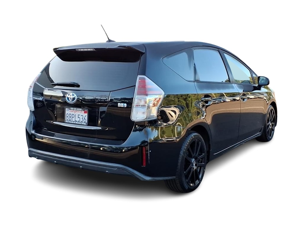 Thumbnail: 2017 Toyota Prius v - 13