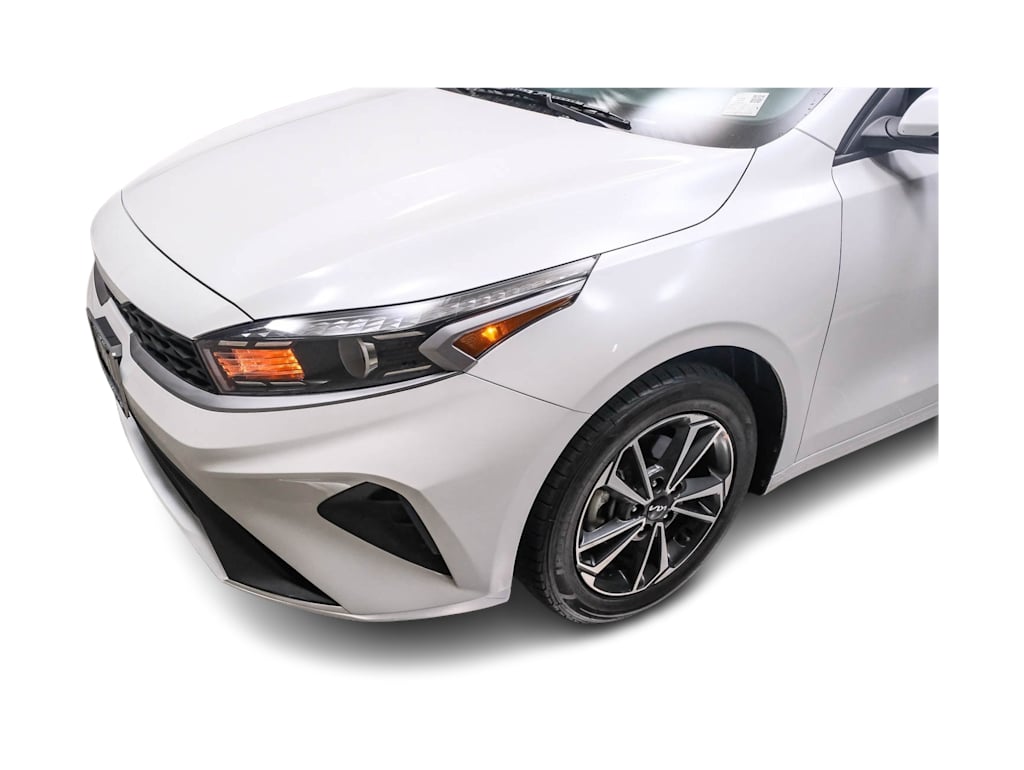 Thumbnail: 2023 Kia Forte - 23