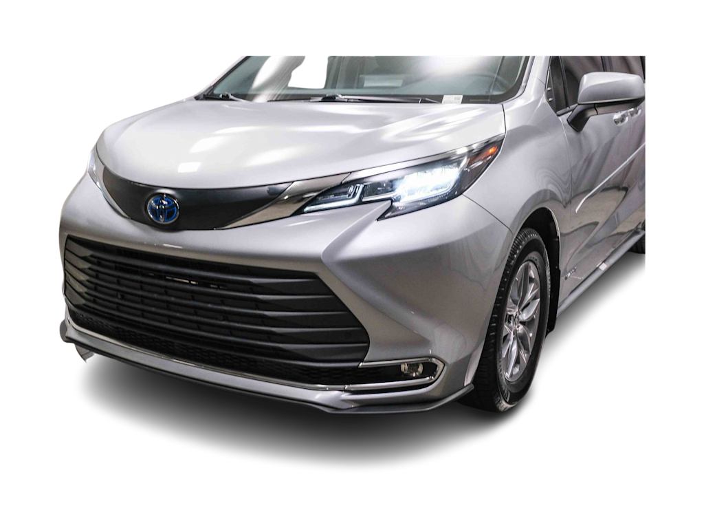Thumbnail: 2021 Toyota Sienna - 22