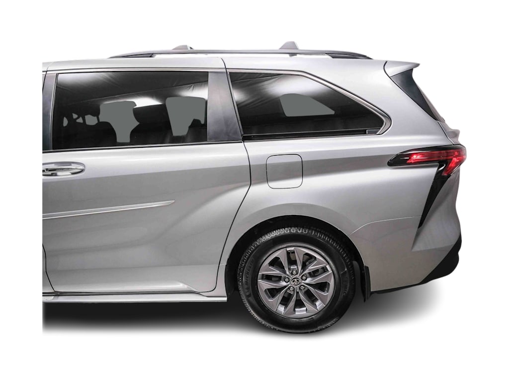 Thumbnail: 2021 Toyota Sienna - 3