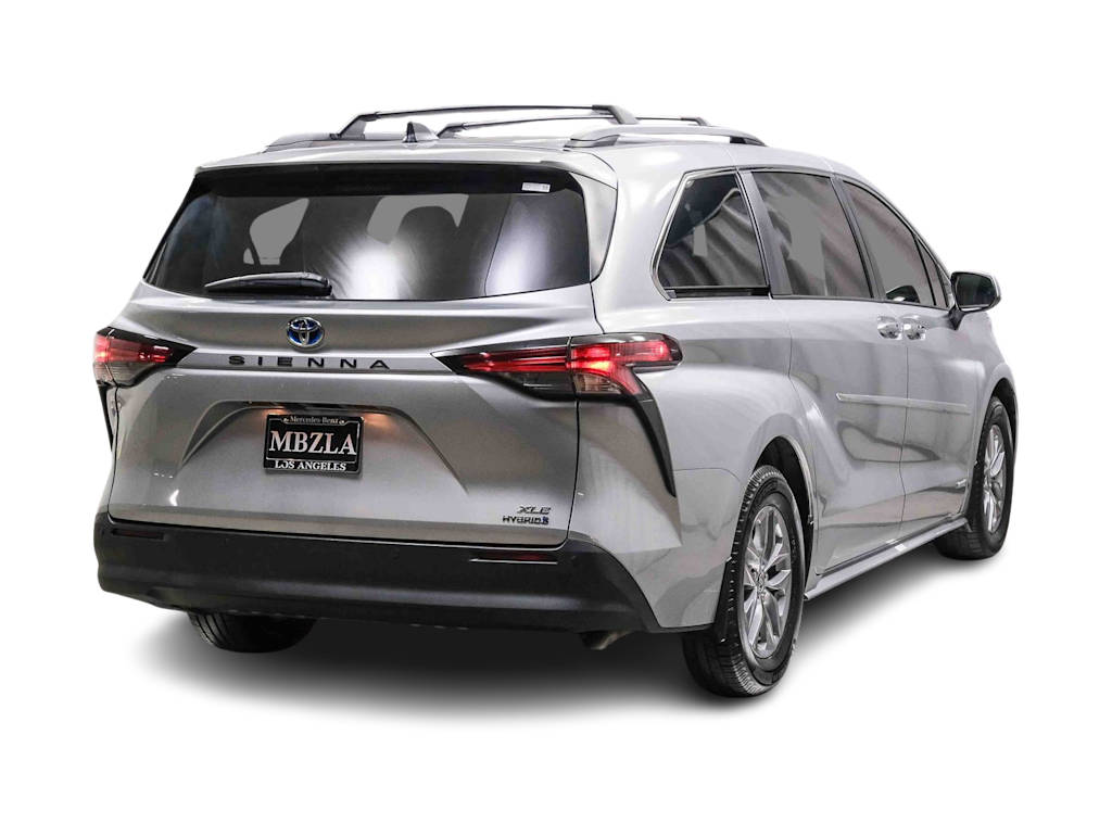 Thumbnail: 2021 Toyota Sienna - 18