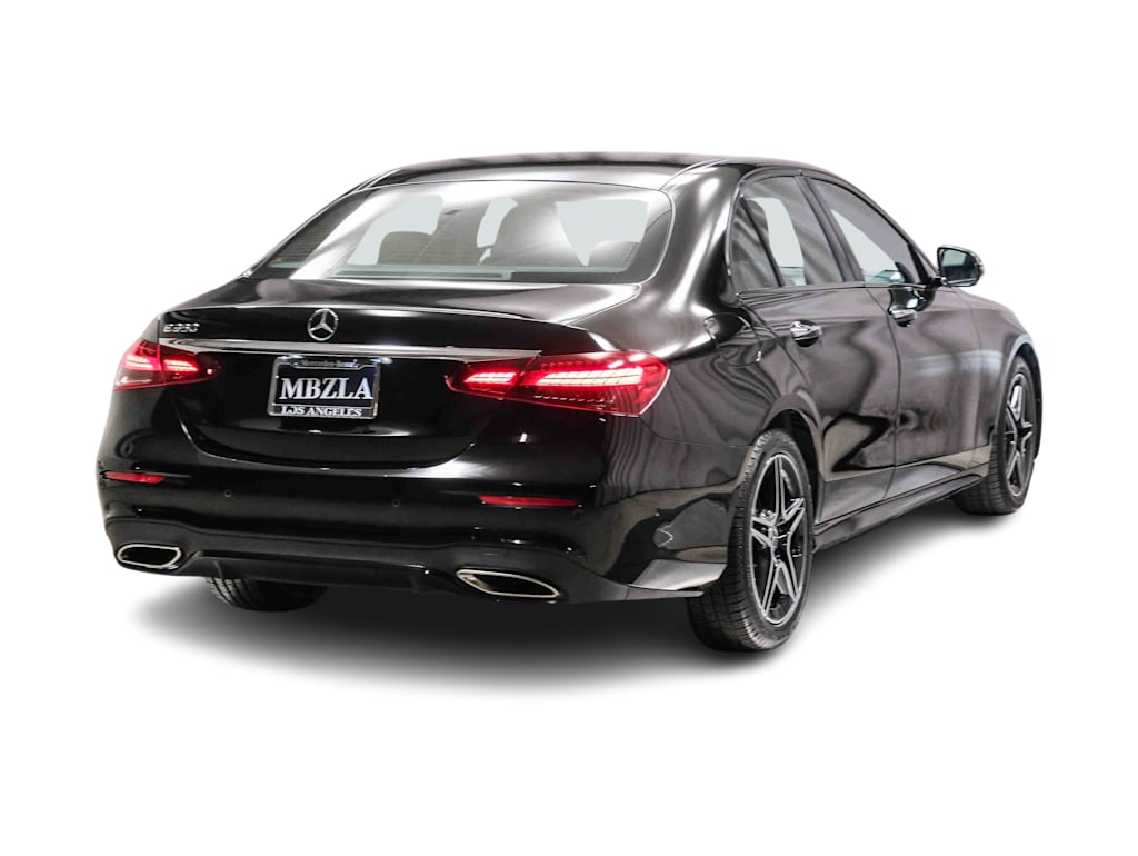 Thumbnail: 2022 Mercedes-Benz E-Class - 17