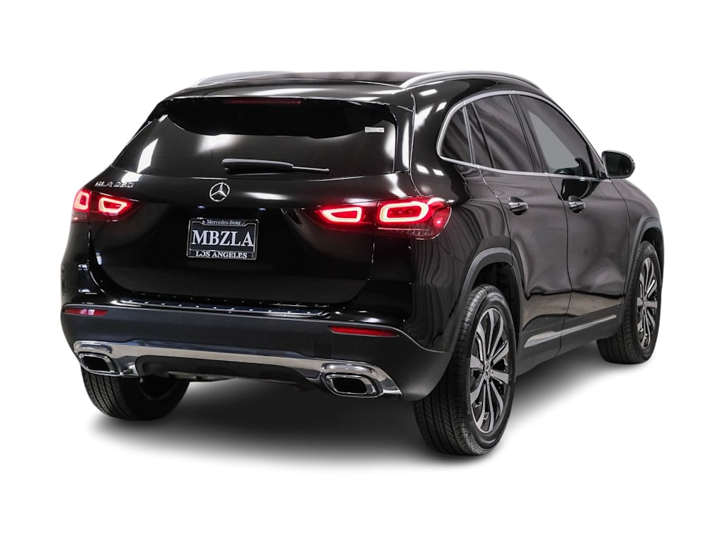 Thumbnail: 2023 Mercedes-Benz GLA - 17