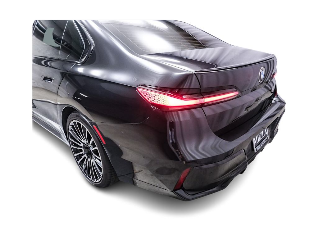 Thumbnail: 2025 BMW 7 Series - 19