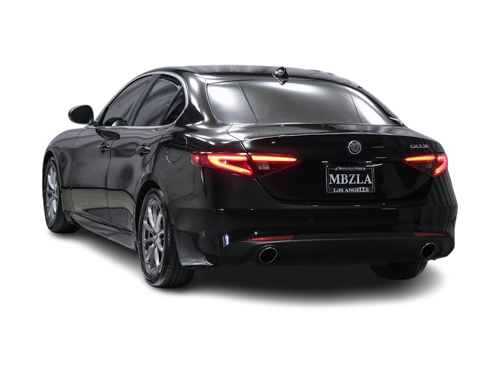 Thumbnail: 2018 Alfa Romeo Giulia - 3