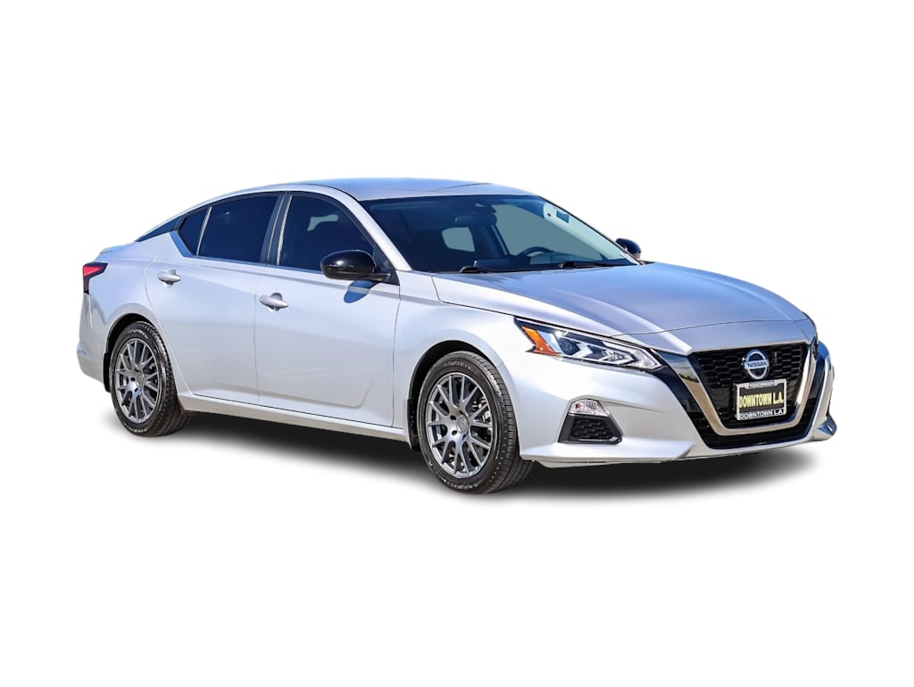 Thumbnail: 2020 Nissan Altima - 17
