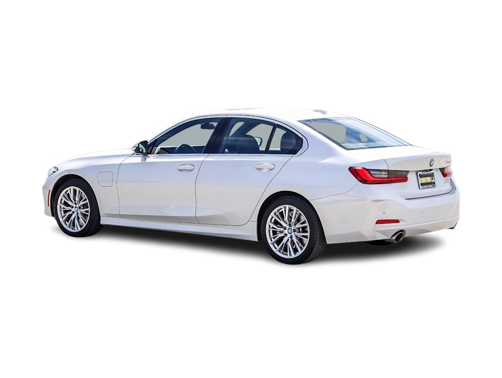Thumbnail: 2024 BMW 3 Series - 3