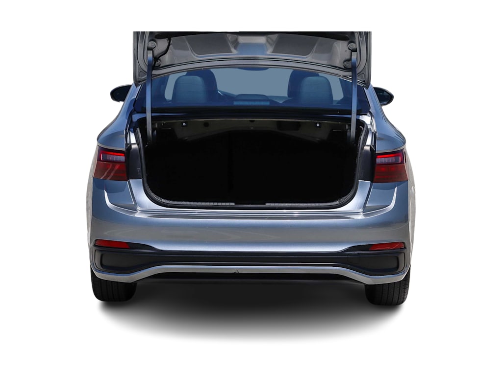 Thumbnail: 2024 Volkswagen Jetta - 17