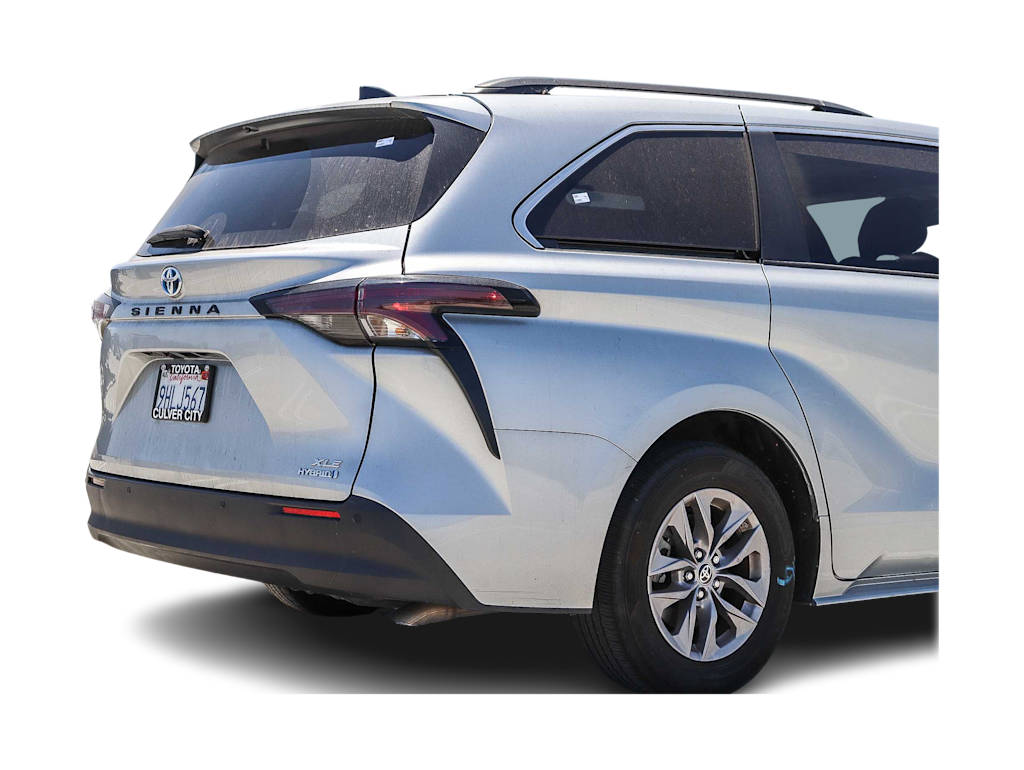 Thumbnail: 2023 Toyota Sienna - 18