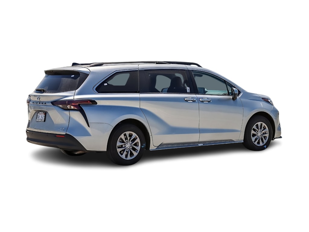 Thumbnail: 2023 Toyota Sienna - 16