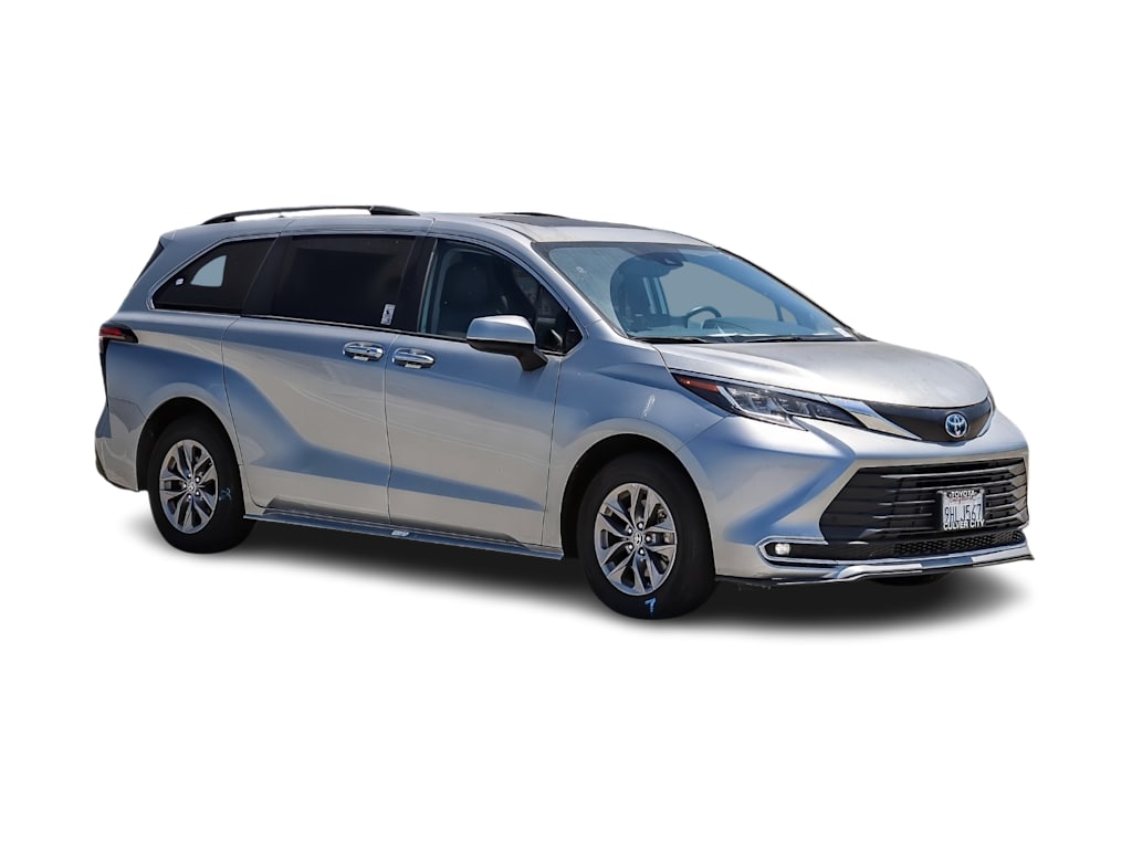 Thumbnail: 2023 Toyota Sienna - 15