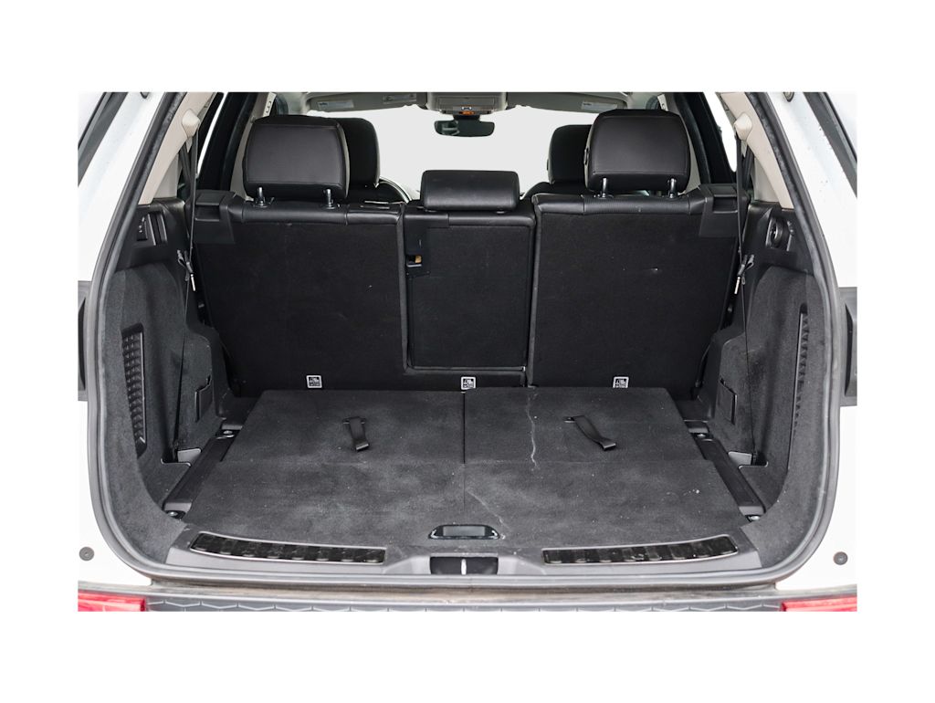 Thumbnail: 2020 Land Rover Discovery Sport - 17