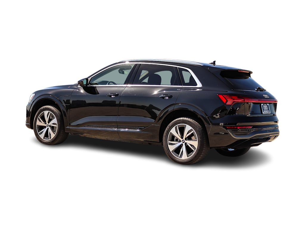 Thumbnail: 2024 Audi Q8 e-tron - 3