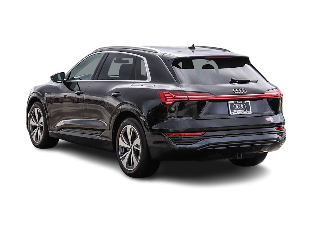 Thumbnail: 2024 Audi Q8 e-tron - 3