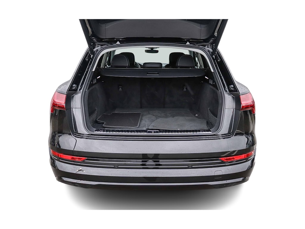 Thumbnail: 2023 Audi e-tron - 17