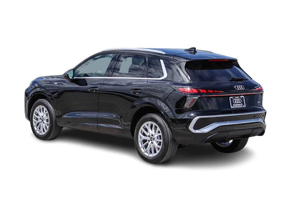 Thumbnail: 2026 Audi Q3 - 3