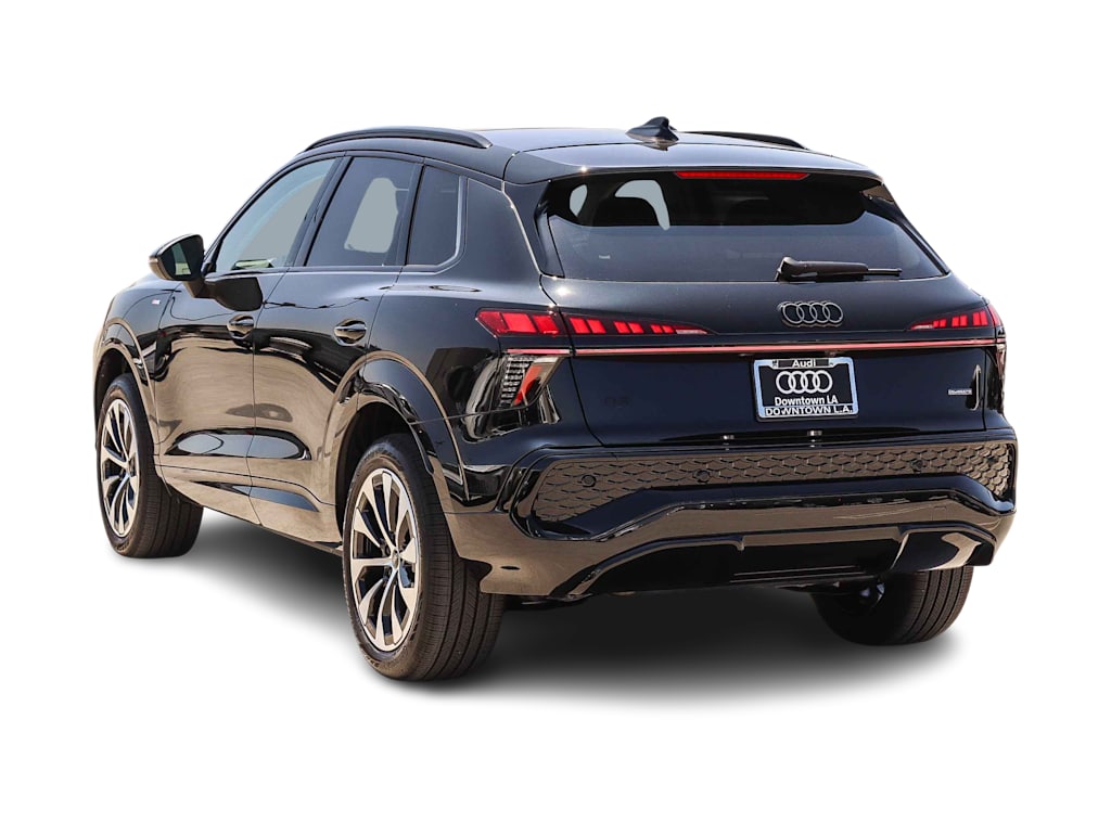 Thumbnail: 2026 Audi Q3 - 3