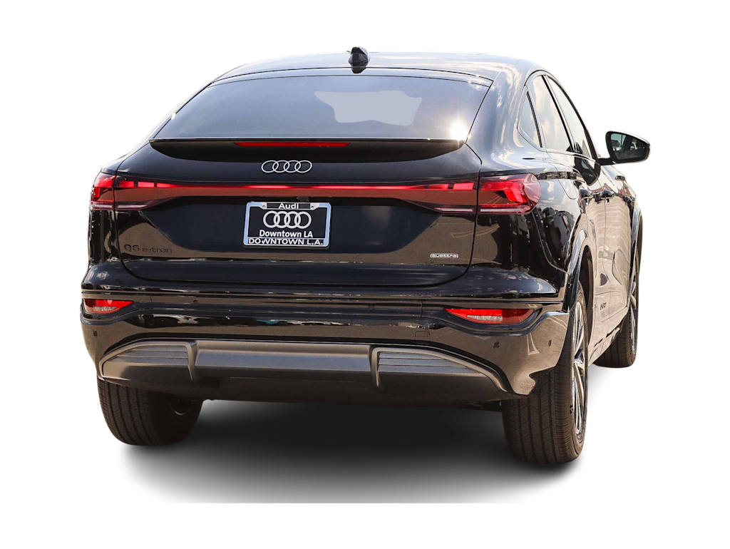Thumbnail: 2027 Audi Q6 e-tron - 4