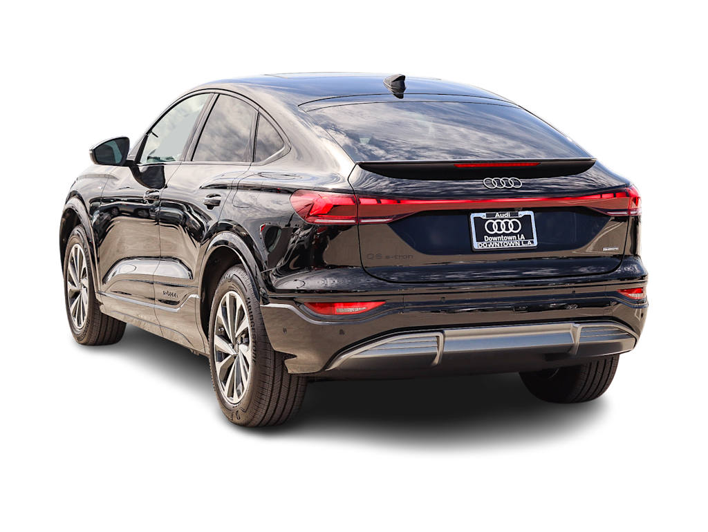 Thumbnail: 2027 Audi Q6 e-tron - 3